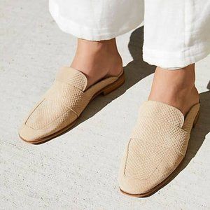 Free People At Ease Loafer Mule Suede Leather Beige Embossed Snakeskin Size 7.5